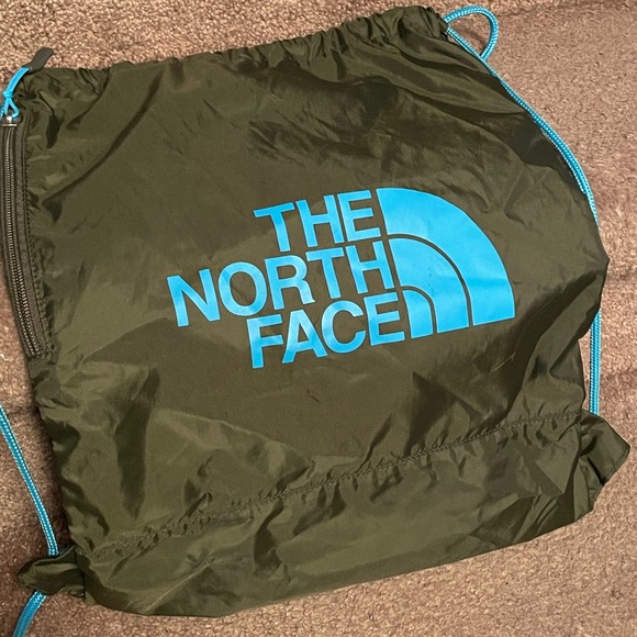 THE NORTH FACE Drawstring Gym Travel Bag Backpack Sling Pouch with Zip Pocket!!! - Picture 11 of 12